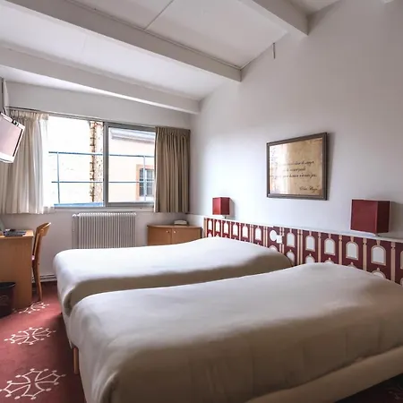 Ours Blanc - Victor Hugo Hotel 2*