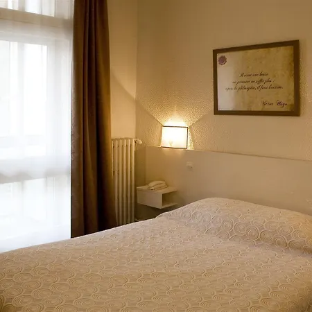 Ours Blanc - Victor Hugo Hotel 2*