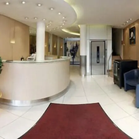 Ours Blanc - Victor Hugo Hotel 2*