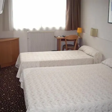 Ours Blanc - Victor Hugo Hotel 2*