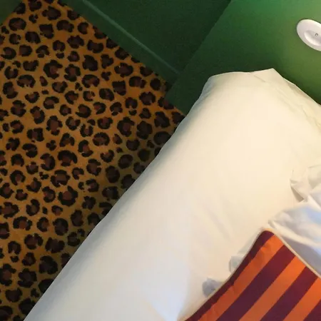 Ours Blanc - Victor Hugo Hotel 2*