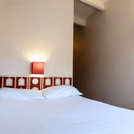 Ours Blanc - Victor Hugo Hotel 2*