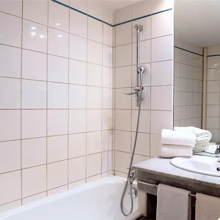 Ours Blanc - Victor Hugo Hotel 2*