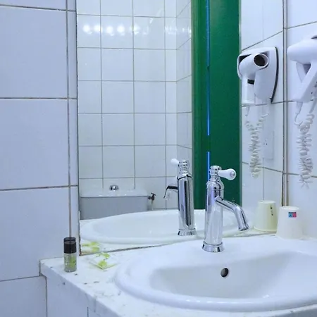 Hotel Le Moderne - Anciennement Oursblanc Victorhugo 2*