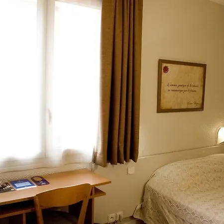 Ours Blanc - Victor Hugo Hotel