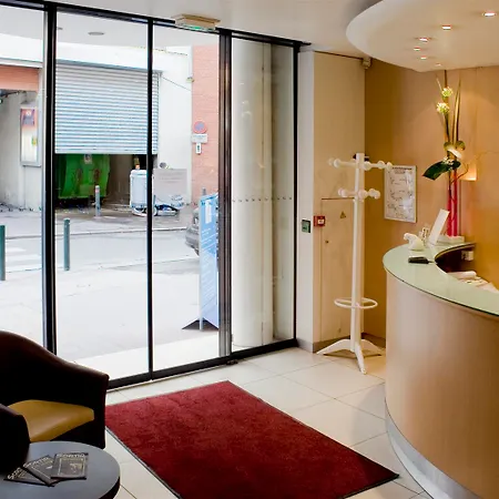 Ours Blanc - Place Victor Hugo Hotel