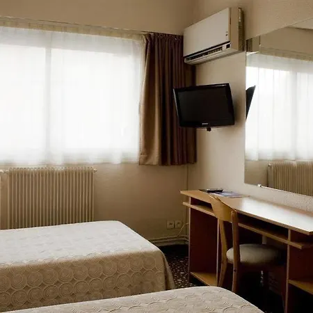 Ours Blanc - Victor Hugo Hotel 2*