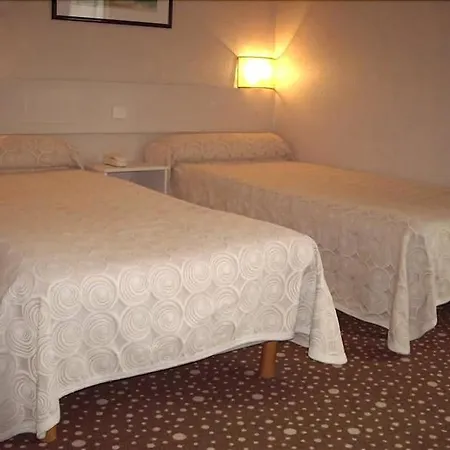 Ours Blanc - Victor Hugo Hotel