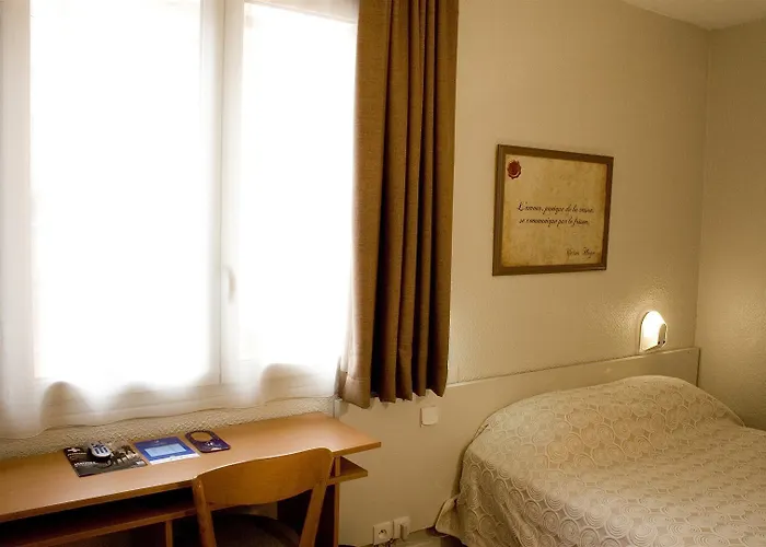 Ours Blanc - Victor Hugo トゥールーズ