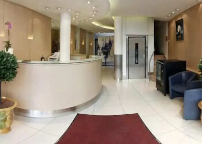 Ours Blanc - Victor Hugo Hotel 2*