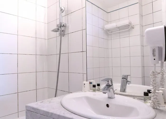 ホテル Ours Blanc - Victor Hugo 2*