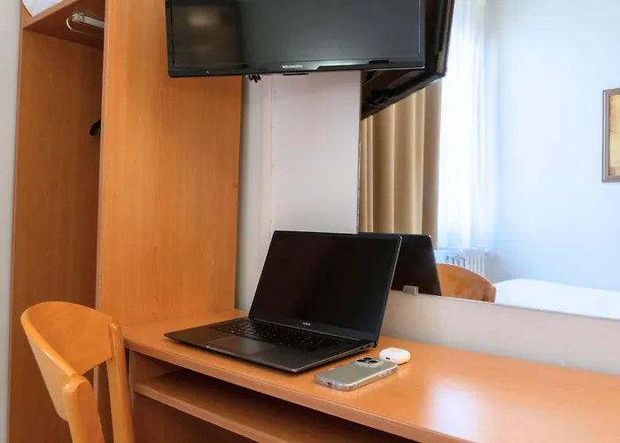 Ours Blanc - Victor Hugo 2* トゥールーズ