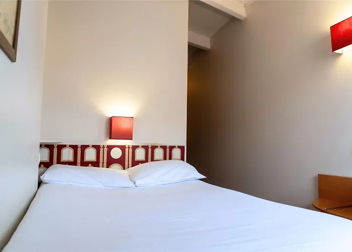 Ours Blanc - Victor Hugo Hotel 2*