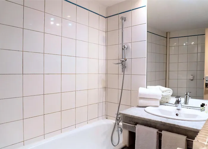 Ours Blanc - Victor Hugo Hotel 2*