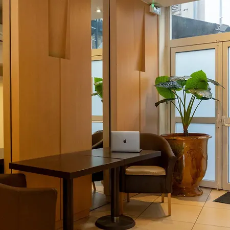 Ours Blanc - Victor Hugo Hotel 2*