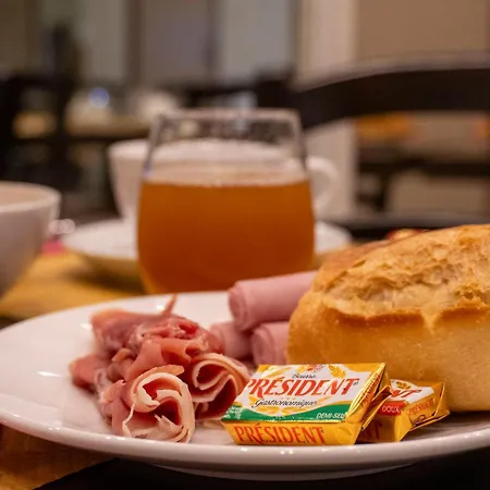 Ours Blanc - Victor Hugo Hotel