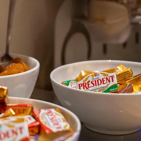 Ours Blanc - Victor Hugo Hotel 2*