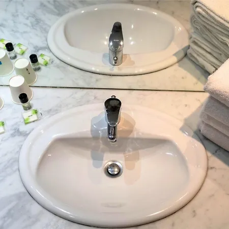 Hotel Ours Blanc - Victor Hugo 2*