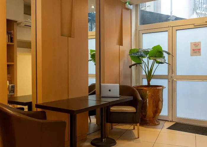 Ours Blanc - Victor Hugo Отель 2*