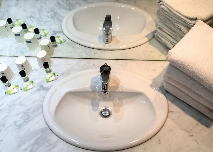 Отель Ours Blanc - Victor Hugo 2*